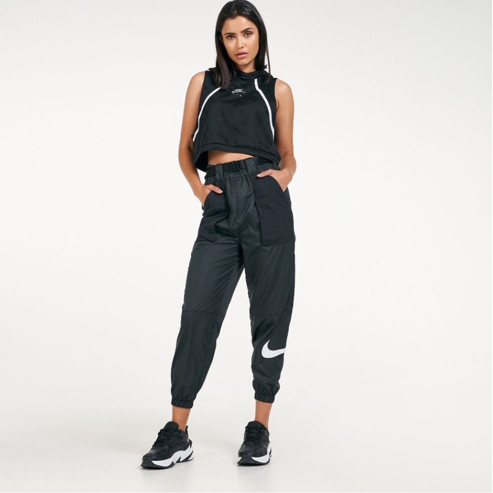 NWOT Nike NSW Swoosh Cargo Pants